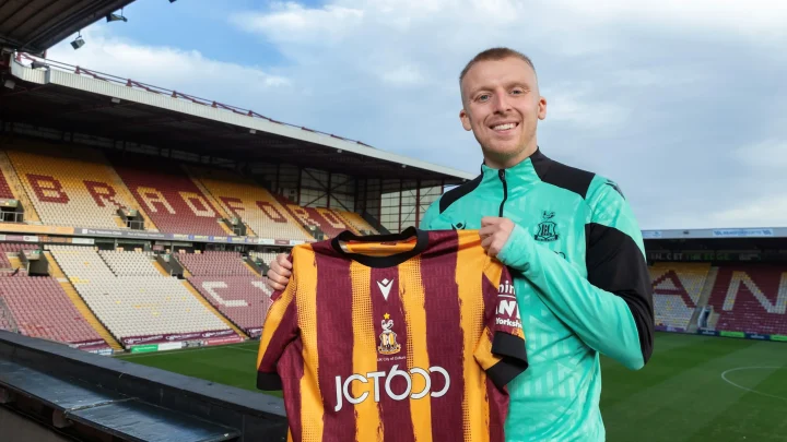 Bradford City Announce Signing of Midfielder George Lapslie