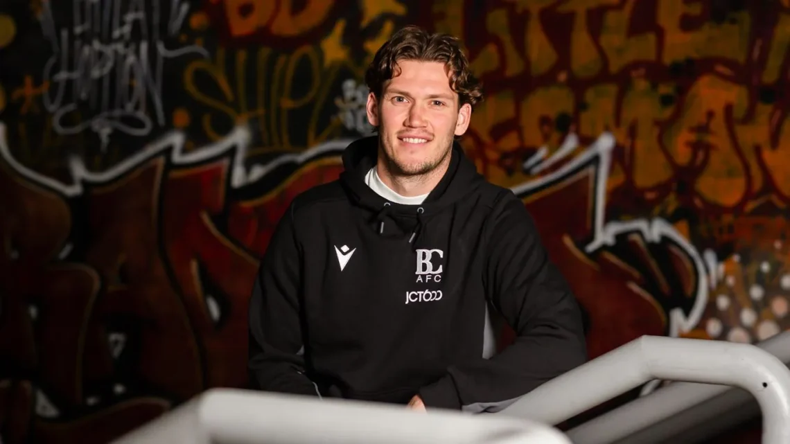Bradford City Sign Defender Joe Wright on Two-Year Deal Bradford City Sign Defender Joe Wright on Two-Year Deal